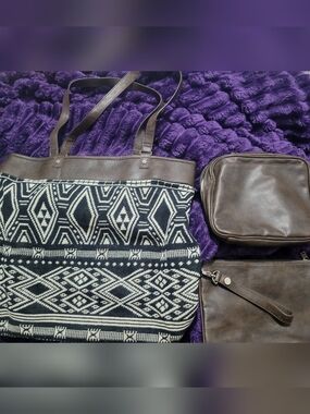 2️⃣for💲125‼️Thirty-One Reversible Tote, Rubie Mini And Organizing Pouch.